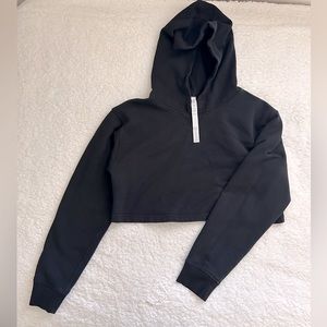 LULULEMON WOMEN’S CROPPED BLACK HOODIE